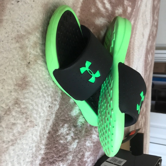 Under armour slides size 6 - Picture 3 of 6